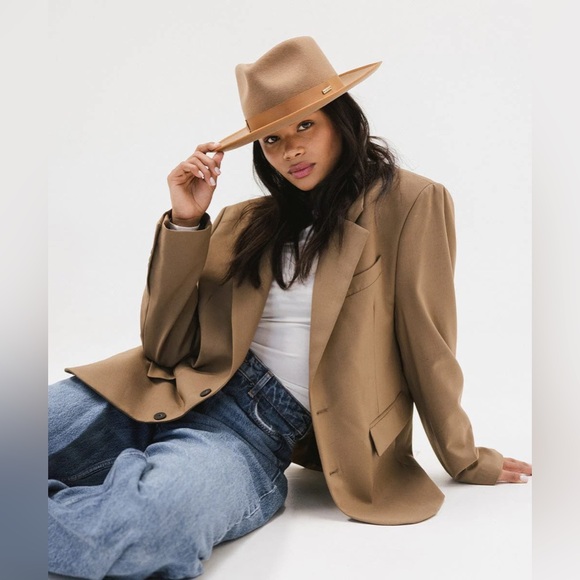 Gigi Pip Monroe Rancher - Picture 2 of 13